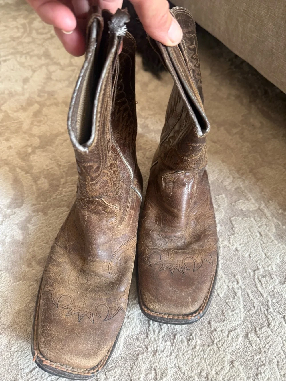 Girls Ariat cowboy boots size 4